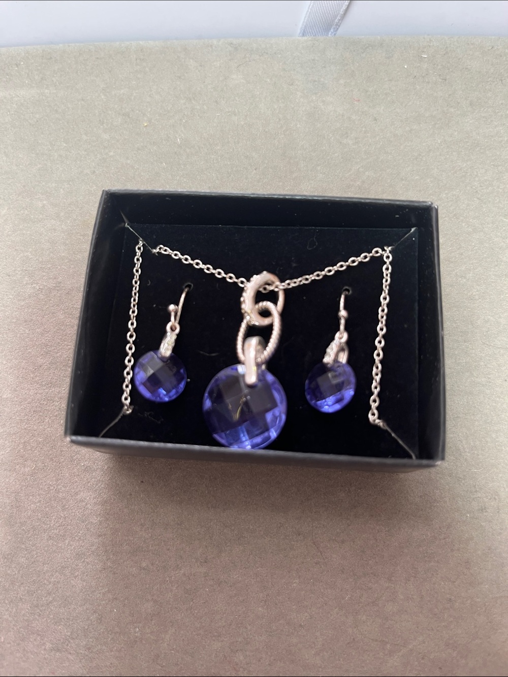 Shine on necklace set